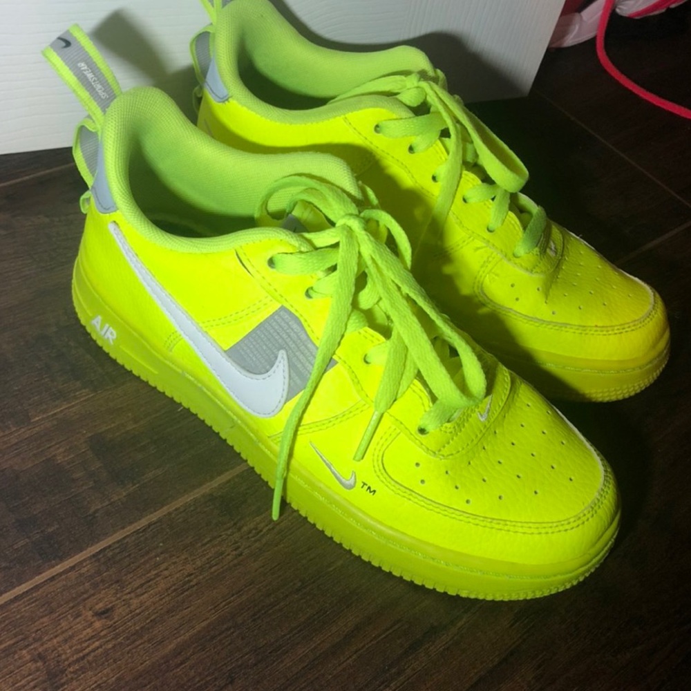 Neon volt Air Force 1